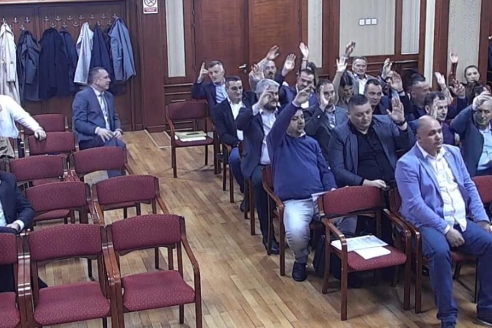 Već bilo nesuglasica među koalicionim partnerima: detalj s jedne od sjednica SO Pljevlja, Foto: Goran Malidžan
