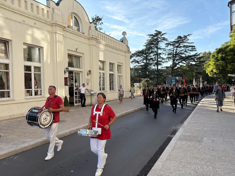 <p>Proslavljen Dan Bokeljske mornarice 809 - podružnice Herceg Novi, Dan Svetog Jeronima – zaštitnika grada i Dan oslobođenja Herceg Novog od turske vlasti 1687. godine</p>