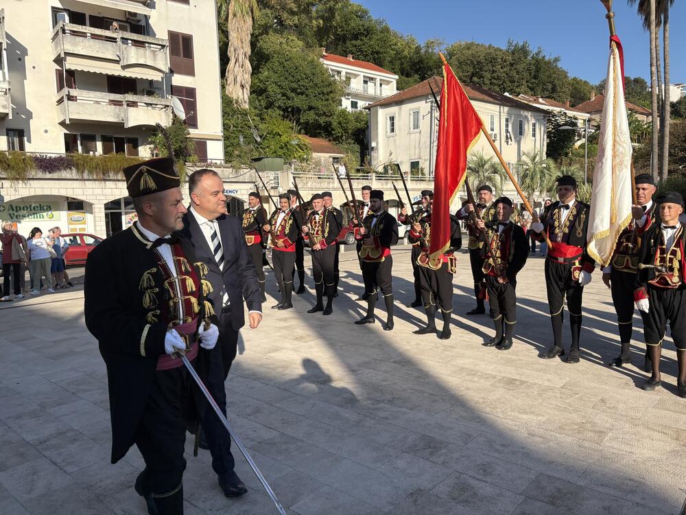 <p>Proslavljen Dan Bokeljske mornarice 809 - podružnice Herceg Novi, Dan Svetog Jeronima – zaštitnika grada i Dan oslobođenja Herceg Novog od turske vlasti 1687. godine</p>