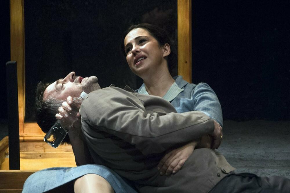 Scena iz predstave "Prah", Foto: Narodno pozorište Beograd