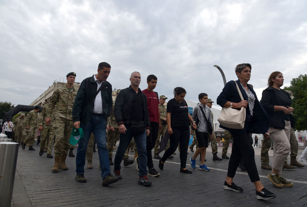 <p>Iz Vojske poručuju da Crna Gora nikad ne smije zaboraviti Dejana Božovića koji je dao život spašavajući druge i pozivaju sve građane da pokažu solidarnost i pomognu njegovoj porodici uplatom na žiro račun</p>