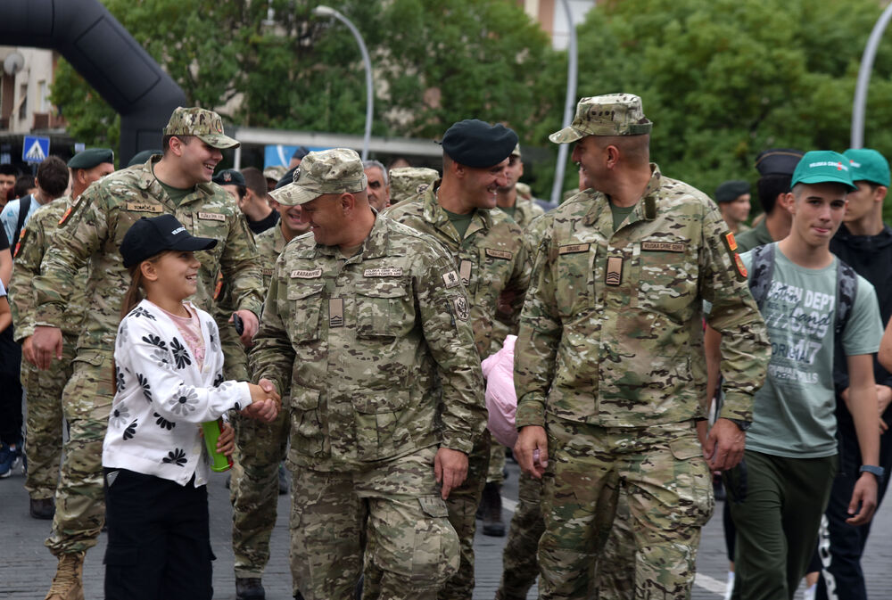 <p>Iz Vojske poručuju da Crna Gora nikad ne smije zaboraviti Dejana Božovića koji je dao život spašavajući druge i pozivaju sve građane da pokažu solidarnost i pomognu njegovoj porodici uplatom na žiro račun</p>