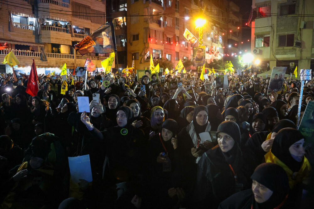 Pristalice Hezbolaha okupljene u čast Hasana Nasralaha na godišnjici njegovog ubistva, Foto: Reuters