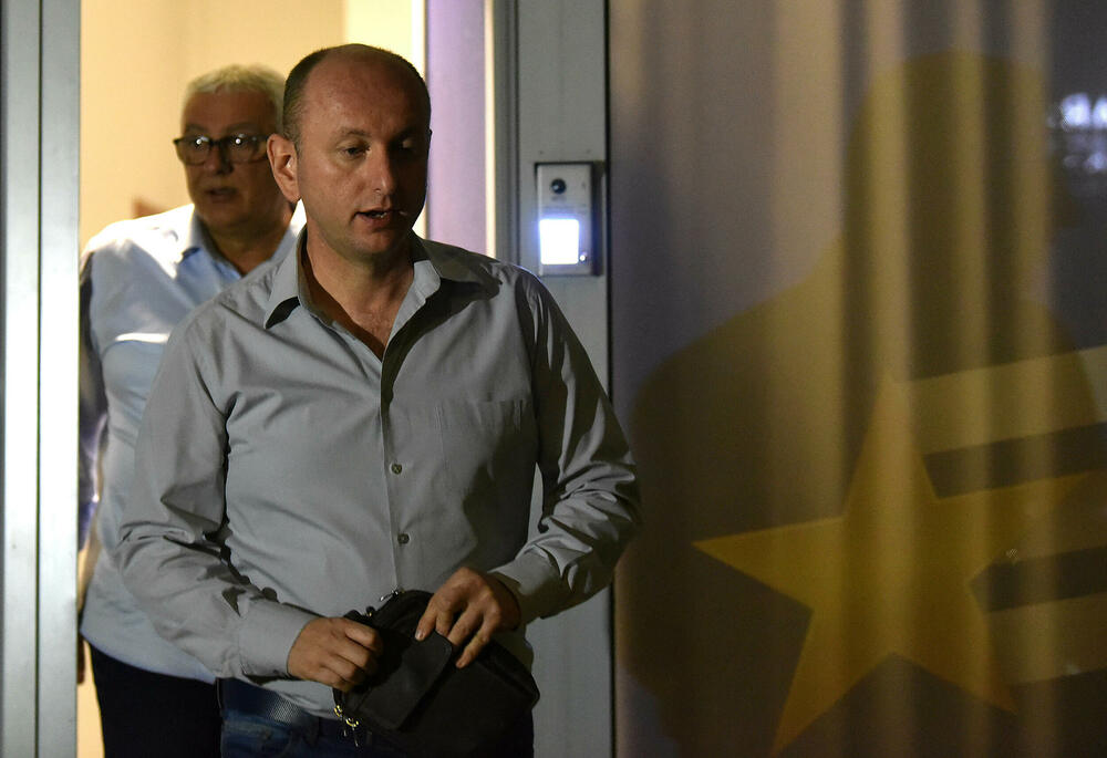 Drži li mu Mandić leđa: Milan Knežević nakon pregovora o formiranju Vlade