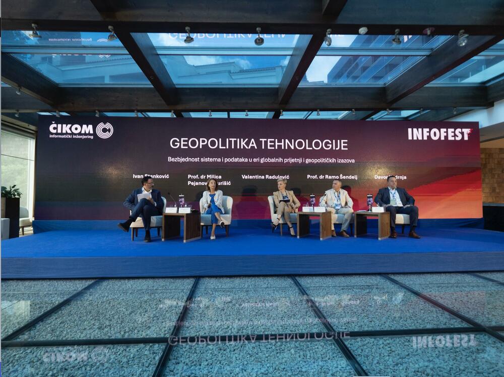 <p>U Budvi je uspešno INFOFEST 2025, najznačajniji regionalni festival informatičkih dostignuća, koji je od 28. septembra do 1. oktobra okupio najuticajnije predstavnike tehnoloških kompanija, privrede, javnog sektora, akademske i startap zajednice iz čitavog regiona.</p>