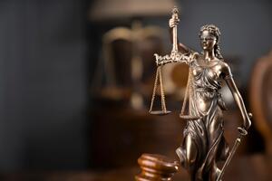 Zadržavanje osumnjičenoj za zlostavljanje supruga, koji je osoba...