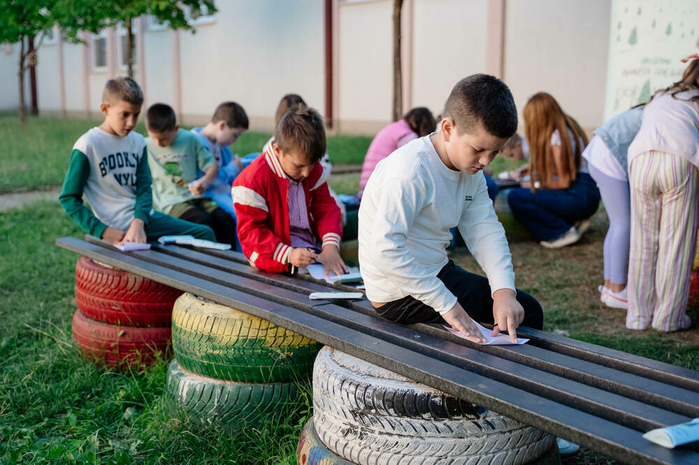 <p><em>Kada šuma gori, cijelo društvo je na nogama.</em></p>
