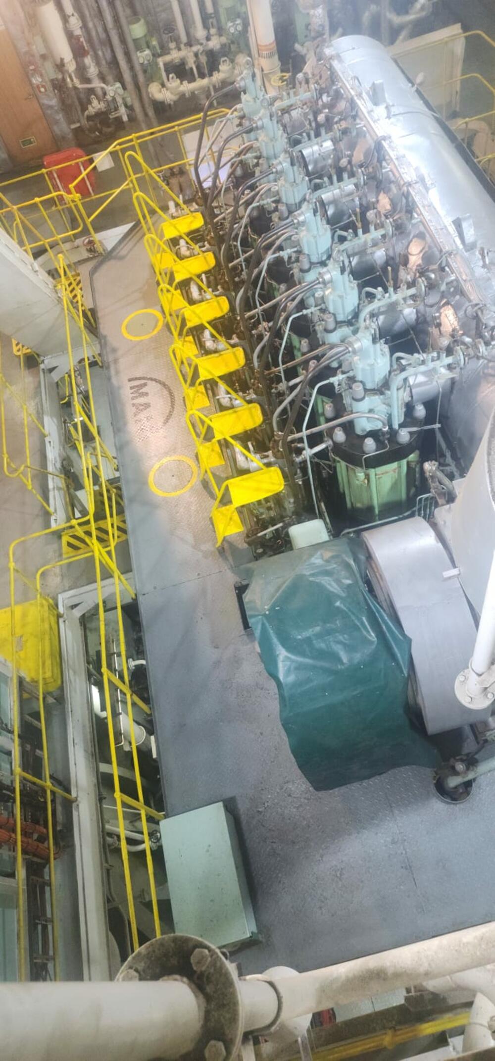 <p>Svjedočenja sa broda “Kotor” pokazuju da je to plovilo u daleko boljem stanju nego što ga je prikazalo Radulovićevo ministarstvo</p>  <p>Resor pomostva u julu kao argument lošeg stanja broda “Crnogorske plovidbe” dao fotografije na kojima su podne obloge u strojarnici zelene, iako su one u julu 2024. prefarbane u sivo</p>