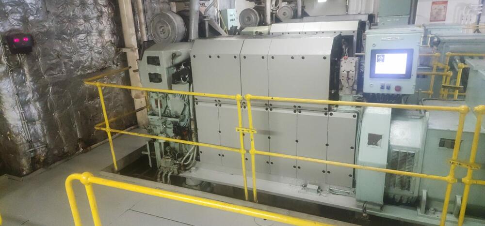 <p>Svjedočenja sa broda “Kotor” pokazuju da je to plovilo u daleko boljem stanju nego što ga je prikazalo Radulovićevo ministarstvo</p>  <p>Resor pomostva u julu kao argument lošeg stanja broda “Crnogorske plovidbe” dao fotografije na kojima su podne obloge u strojarnici zelene, iako su one u julu 2024. prefarbane u sivo</p>