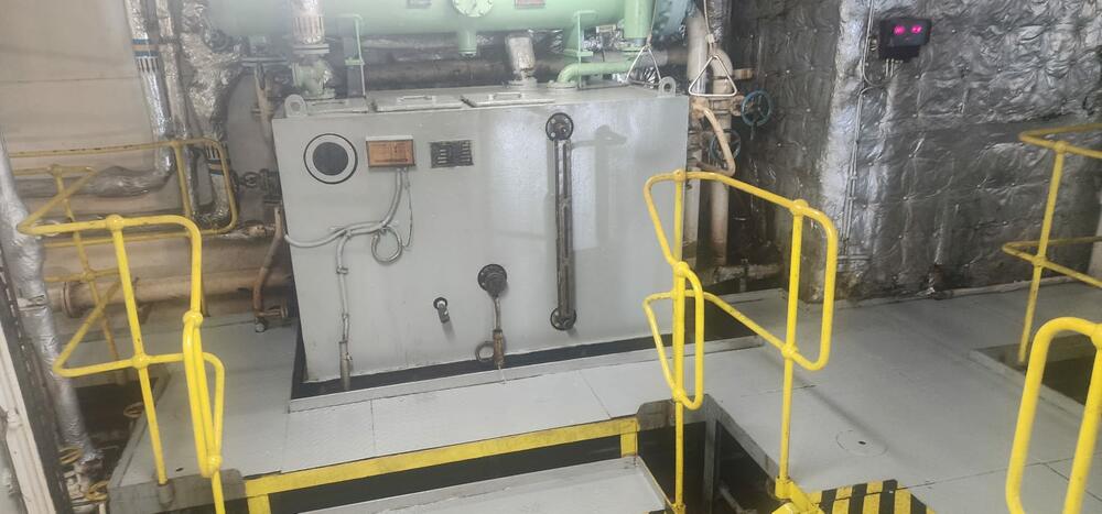 <p>Svjedočenja sa broda “Kotor” pokazuju da je to plovilo u daleko boljem stanju nego što ga je prikazalo Radulovićevo ministarstvo</p>  <p>Resor pomostva u julu kao argument lošeg stanja broda “Crnogorske plovidbe” dao fotografije na kojima su podne obloge u strojarnici zelene, iako su one u julu 2024. prefarbane u sivo</p>