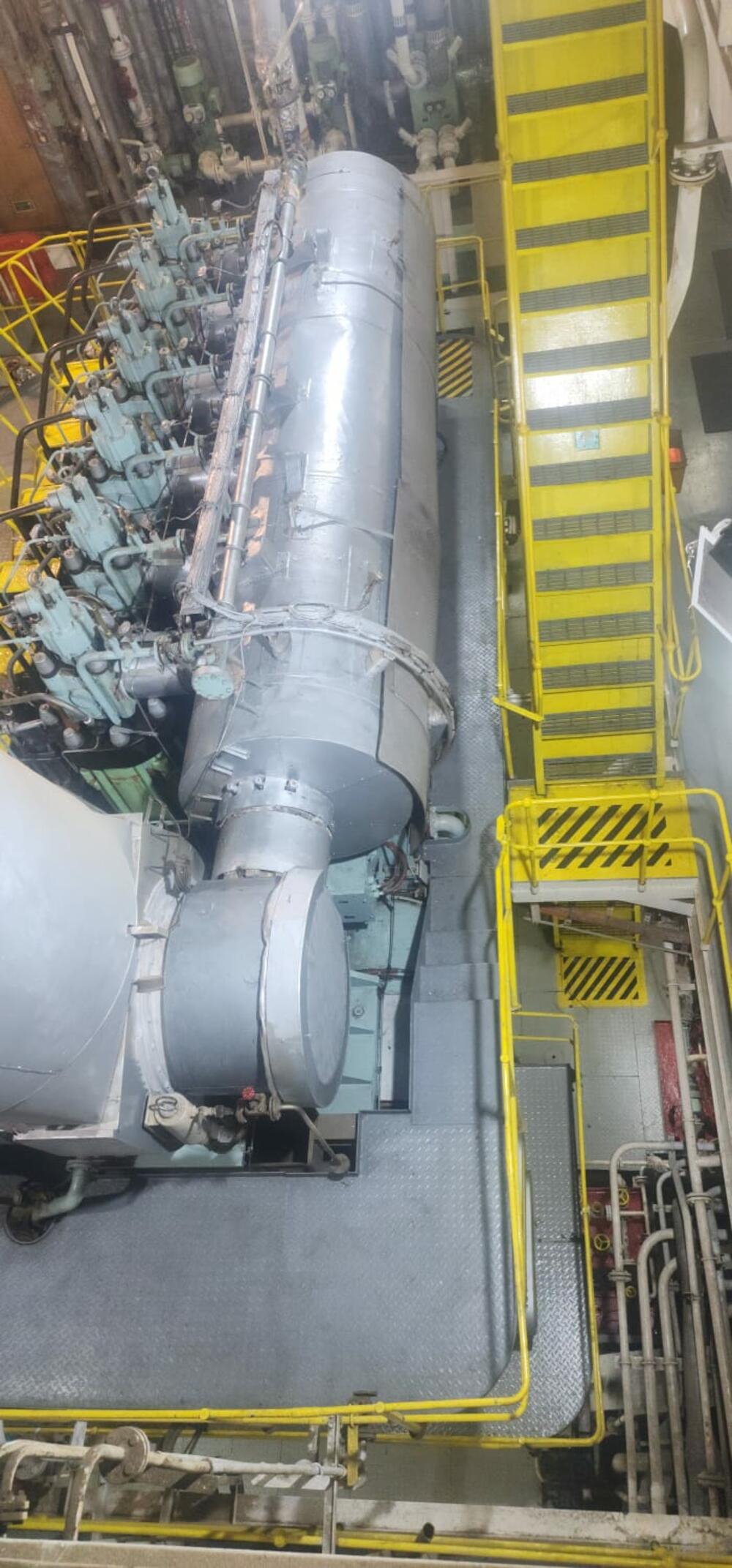 <p>Svjedočenja sa broda “Kotor” pokazuju da je to plovilo u daleko boljem stanju nego što ga je prikazalo Radulovićevo ministarstvo</p>  <p>Resor pomostva u julu kao argument lošeg stanja broda “Crnogorske plovidbe” dao fotografije na kojima su podne obloge u strojarnici zelene, iako su one u julu 2024. prefarbane u sivo</p>