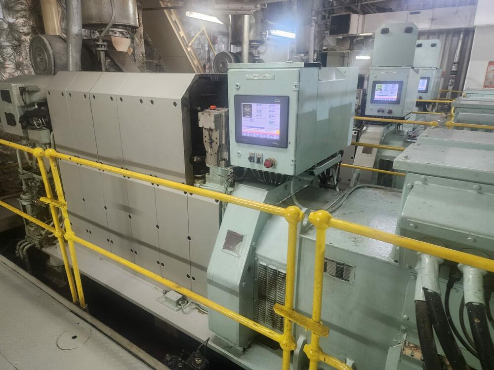 <p>Svjedočenja sa broda “Kotor” pokazuju da je to plovilo u daleko boljem stanju nego što ga je prikazalo Radulovićevo ministarstvo</p>  <p>Resor pomostva u julu kao argument lošeg stanja broda “Crnogorske plovidbe” dao fotografije na kojima su podne obloge u strojarnici zelene, iako su one u julu 2024. prefarbane u sivo</p>