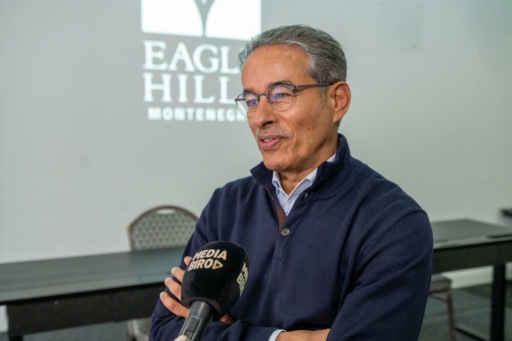 <p>"Projekat će obuhvatiti ekološki prihvatljiv smještaj, wellness i ugostiteljske koncepte, kao i rekreativne sadržaje, nudeći autentično crnogorsko iskustvo, uz očuvanje jedinstvenog nprirodnog okruženja područja Šas u Ulcinju", ističe se u saopštenju kompanije "Eagle Hills Montenegro" koje je potpisala Ana Martinović, direktorka za komunikacije, marketing i institucionalnu saradnju u toj kompaniji</p>