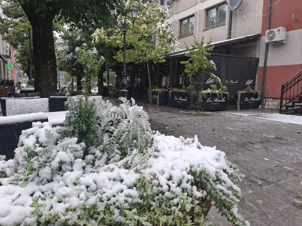 <p>Snijeg u oktobru nije rijetka pojava u Kolašinu</p>