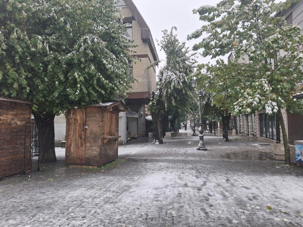 <p>Snijeg u oktobru nije rijetka pojava u Kolašinu</p>