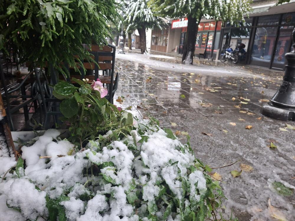 <p>Snijeg u oktobru nije rijetka pojava u Kolašinu</p>