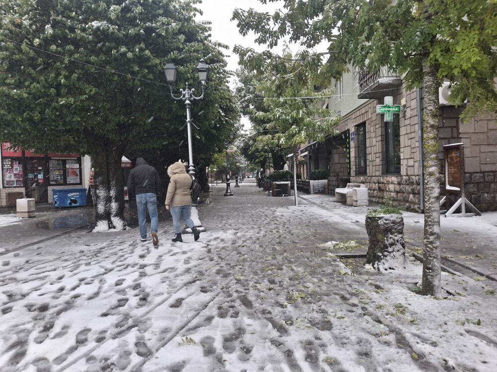 <p>Snijeg u oktobru nije rijetka pojava u Kolašinu</p>