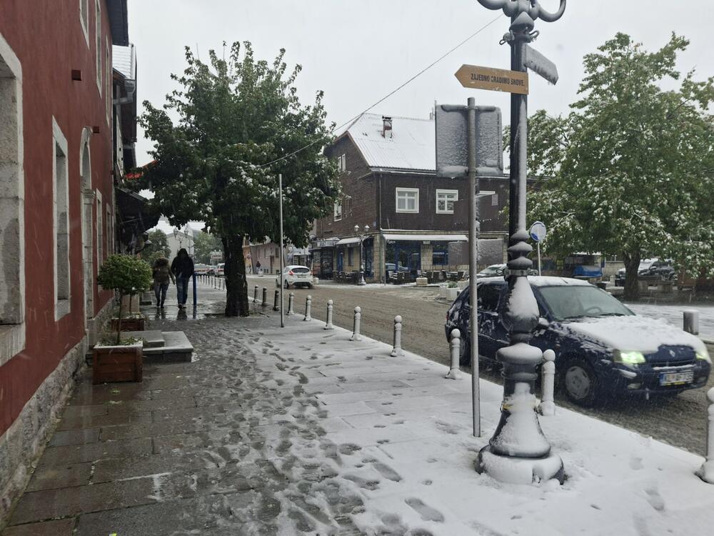 <p>Snijeg u oktobru nije rijetka pojava u Kolašinu</p>