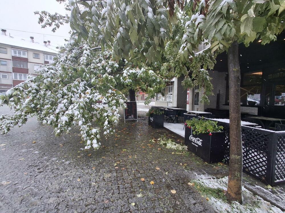 <p>Snijeg u oktobru nije rijetka pojava u Kolašinu</p>