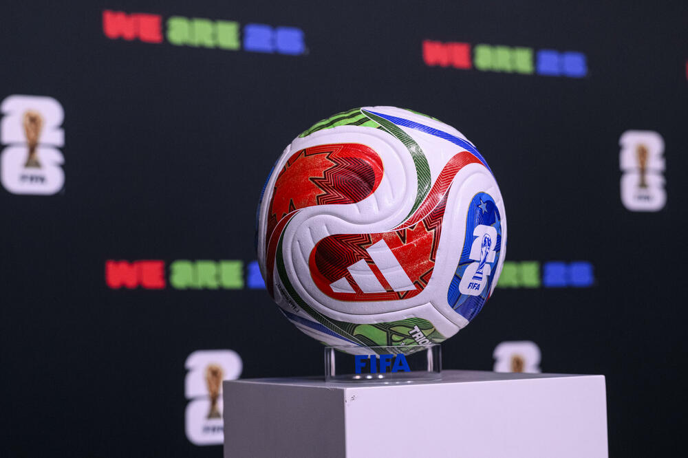 Tri boje zemalja učesnica sa zlatnim motivom u boji Boginje, Foto: FIFA