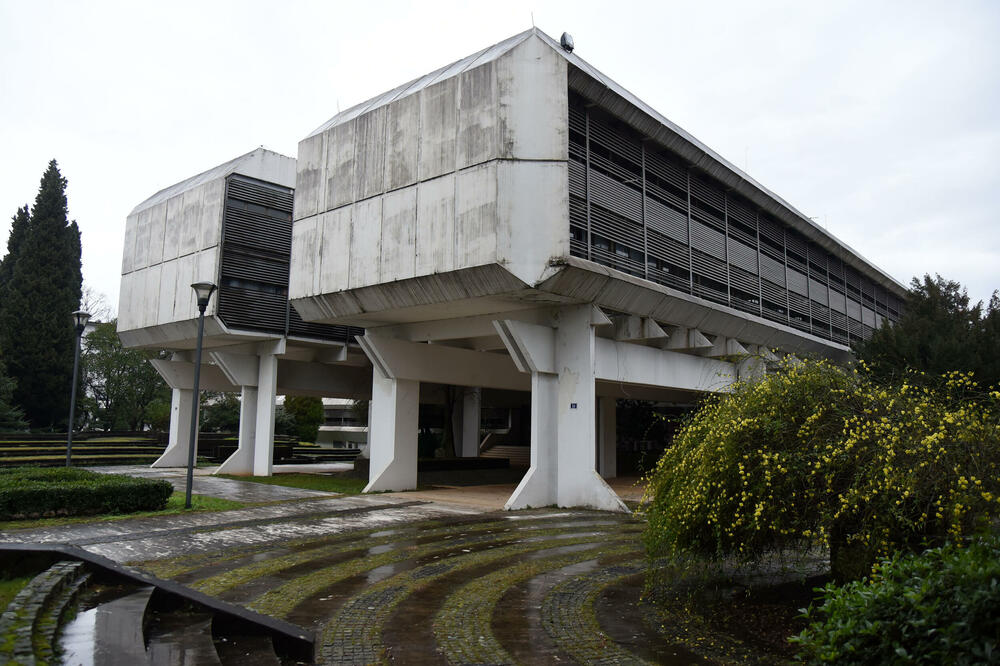 Nikako da se usele u zgradu stare Vlade: buduće sjedište SDT-a i SPO-a, Foto: Luka Zekovic