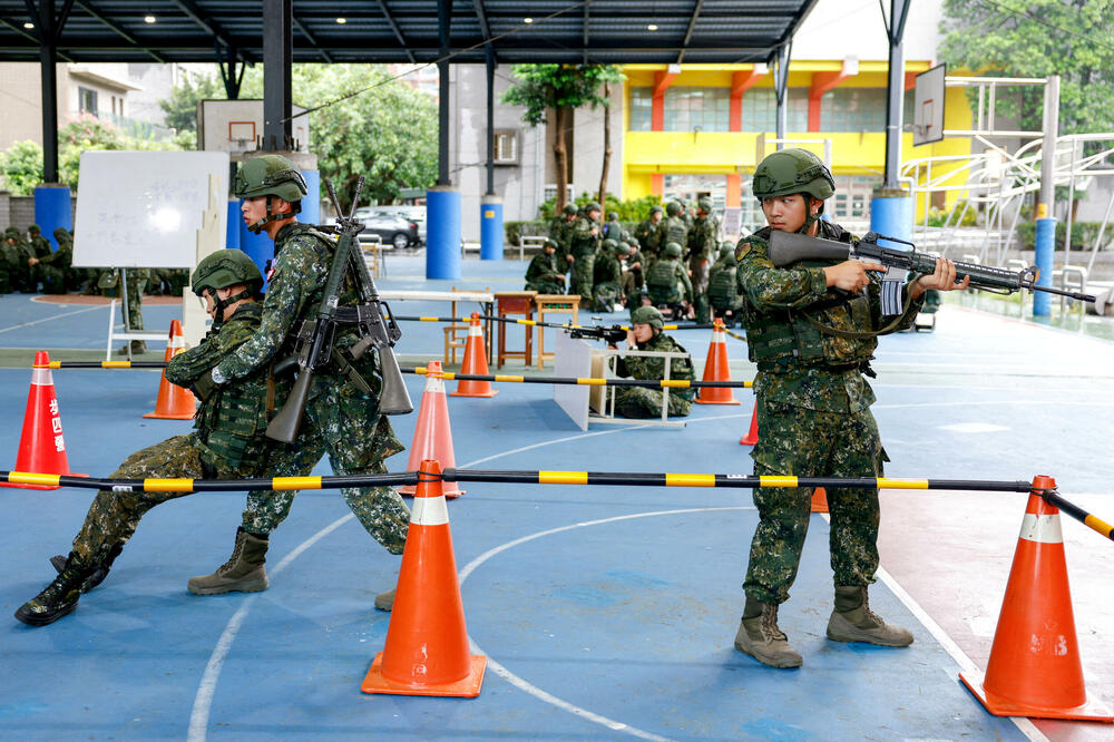 Rezervisti prolaze obuku tokom godišnjih vojnih vježbi u Taojuanu na Tajvanu, Foto: Reuters