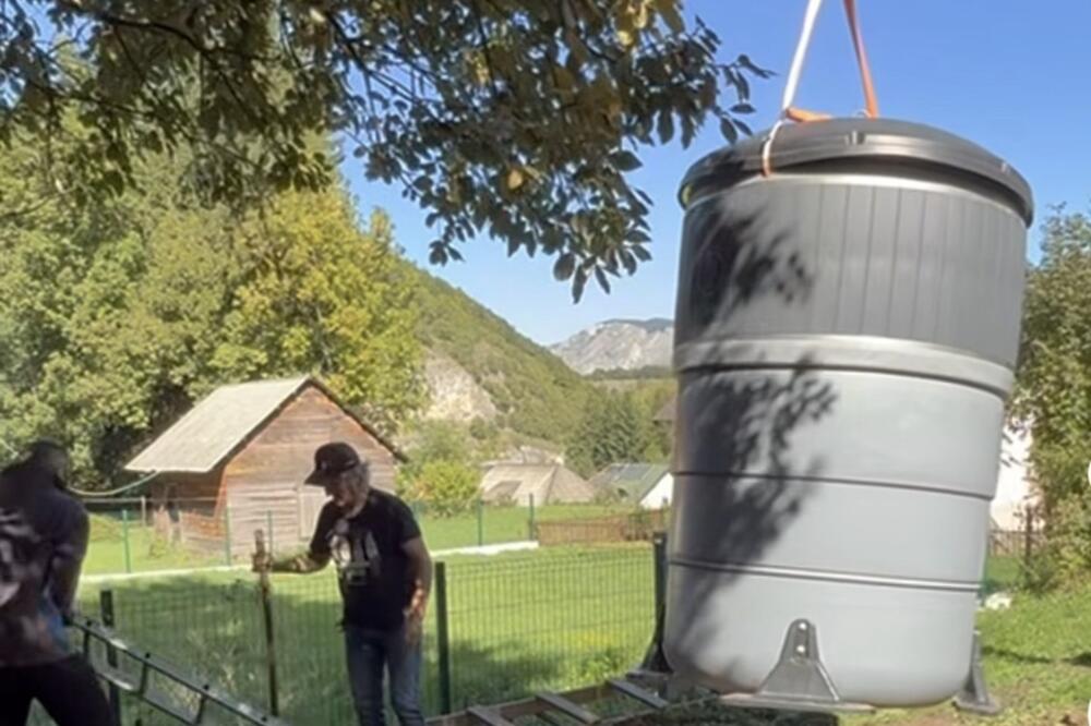 Sa ugradnje novih kontejnera, Foto: Komunalno