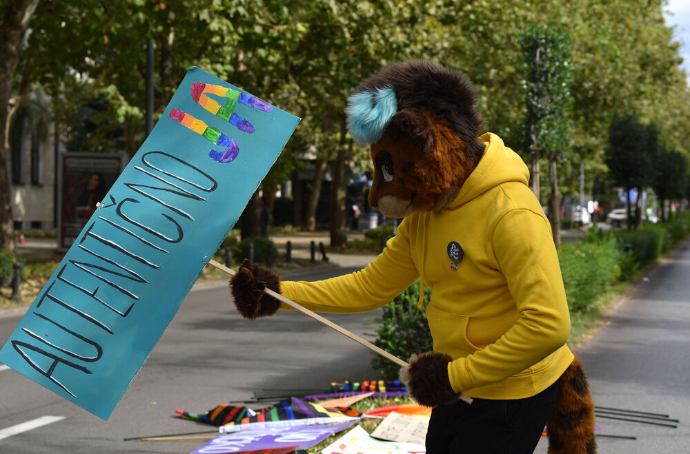 <p>"Sloboda se osvaja i gradi odlučnošću i hrabrošću. Otpor znači da se ne povlačimo pod silom mržnje, već da se borimo za prava koja su naša po rođenju"</p>