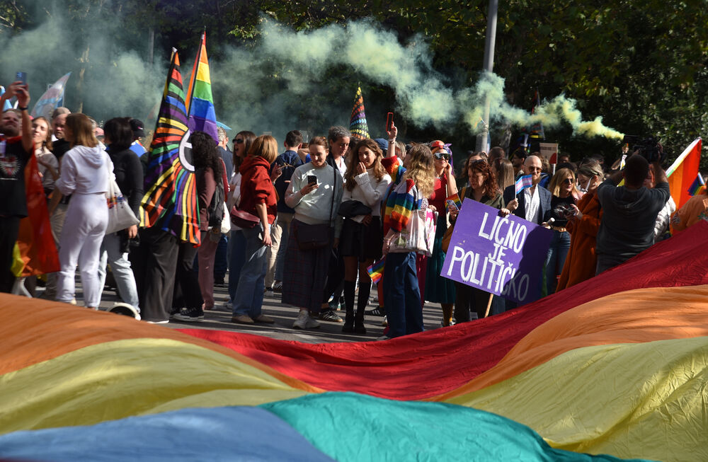 <p>"Sloboda se osvaja i gradi odlučnošću i hrabrošću. Otpor znači da se ne povlačimo pod silom mržnje, već da se borimo za prava koja su naša po rođenju"</p>