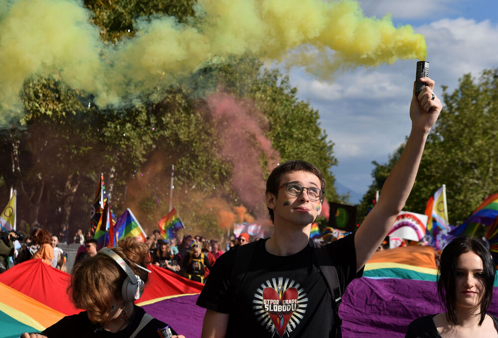 <p>"Sloboda se osvaja i gradi odlučnošću i hrabrošću. Otpor znači da se ne povlačimo pod silom mržnje, već da se borimo za prava koja su naša po rođenju"</p>