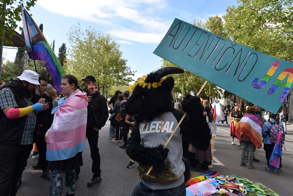 <p>"Sloboda se osvaja i gradi odlučnošću i hrabrošću. Otpor znači da se ne povlačimo pod silom mržnje, već da se borimo za prava koja su naša po rođenju"</p>
