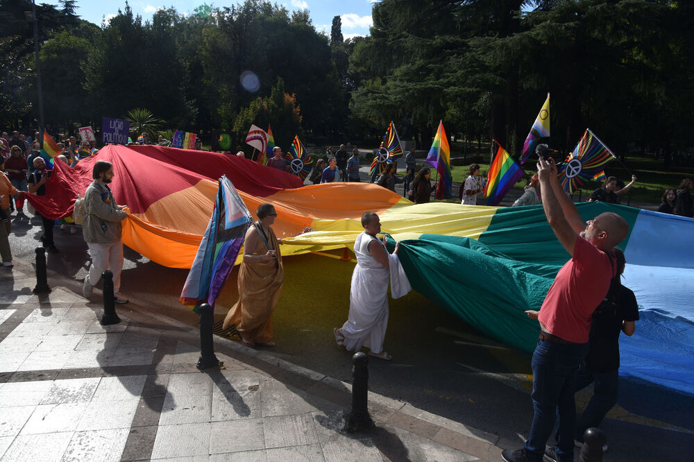 <p>"Sloboda se osvaja i gradi odlučnošću i hrabrošću. Otpor znači da se ne povlačimo pod silom mržnje, već da se borimo za prava koja su naša po rođenju"</p>