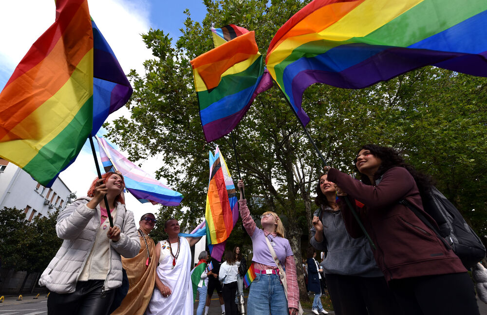 <p>"Sloboda se osvaja i gradi odlučnošću i hrabrošću. Otpor znači da se ne povlačimo pod silom mržnje, već da se borimo za prava koja su naša po rođenju"</p>