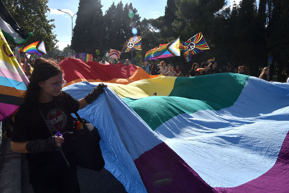 <p>"Sloboda se osvaja i gradi odlučnošću i hrabrošću. Otpor znači da se ne povlačimo pod silom mržnje, već da se borimo za prava koja su naša po rođenju"</p>