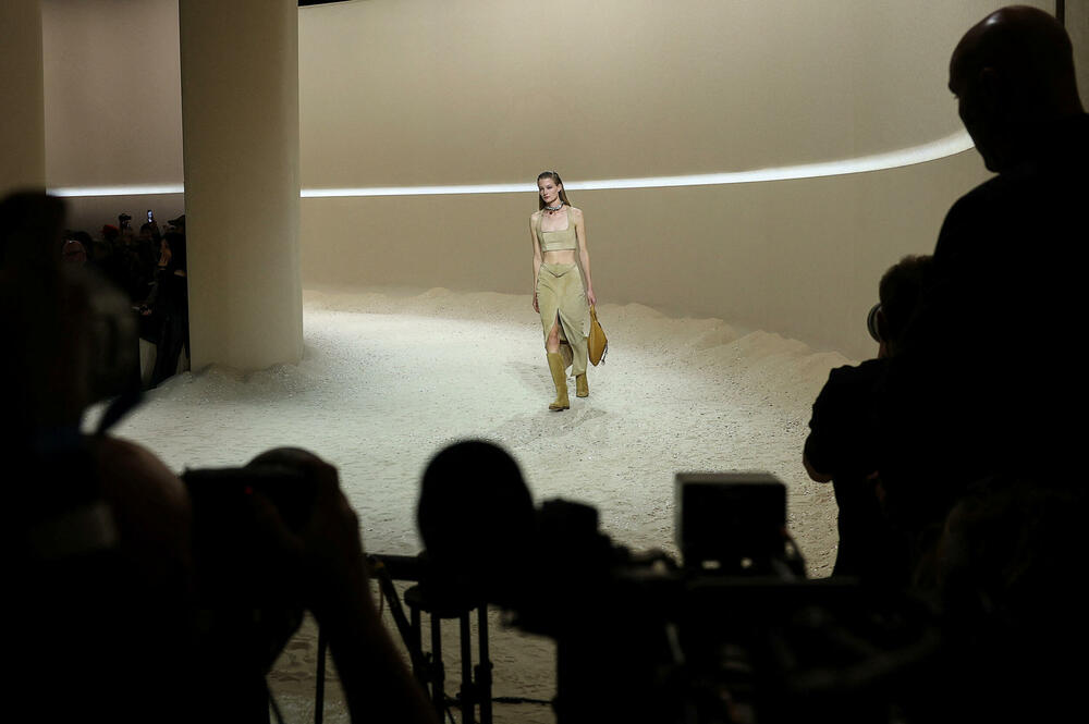 <p>Hermes je nadmašio rivale iz sektora luksuzne mode kao što su Luj Viton, Kering i Šanel, u trenutku kada se industrija suočava sa produženim padom potražnje</p>