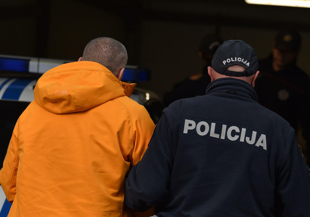 Privođenje Vladana Lazovića