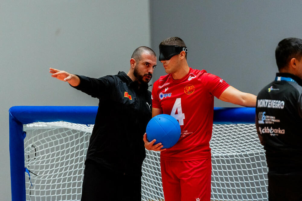 Čurović daje savjete najboljem igraču, Nikoli Nikoliću, Foto: Paraolimpijski komitet Crne Gore