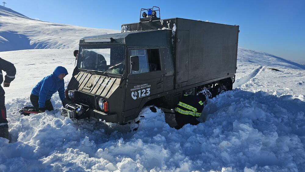 <p>Dostavljene osnovne životne namirnice za normalno funkcionisanje domaćinstva u otežanim zimskim uslovima</p>