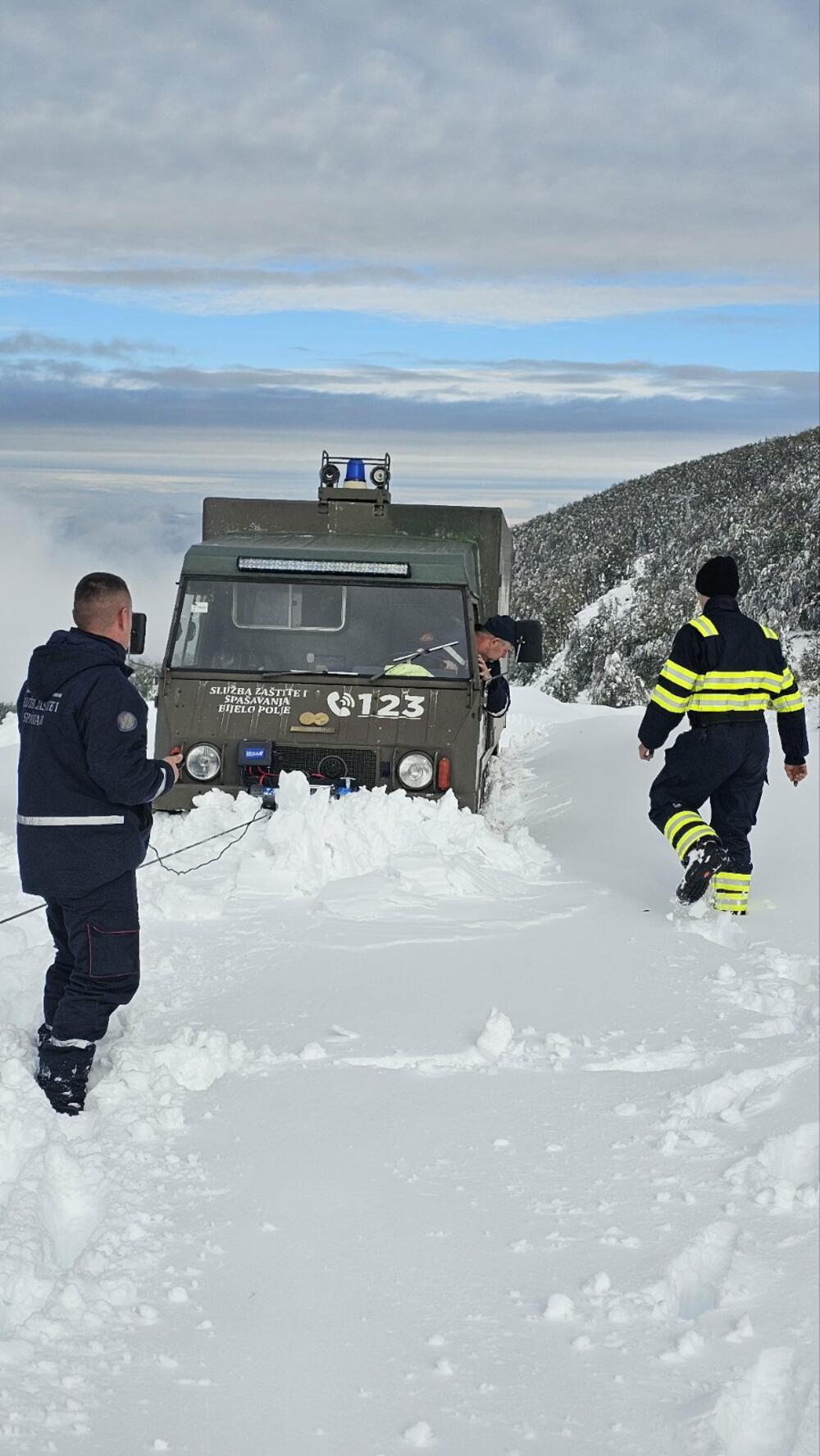 <p>Dostavljene osnovne životne namirnice za normalno funkcionisanje domaćinstva u otežanim zimskim uslovima</p>