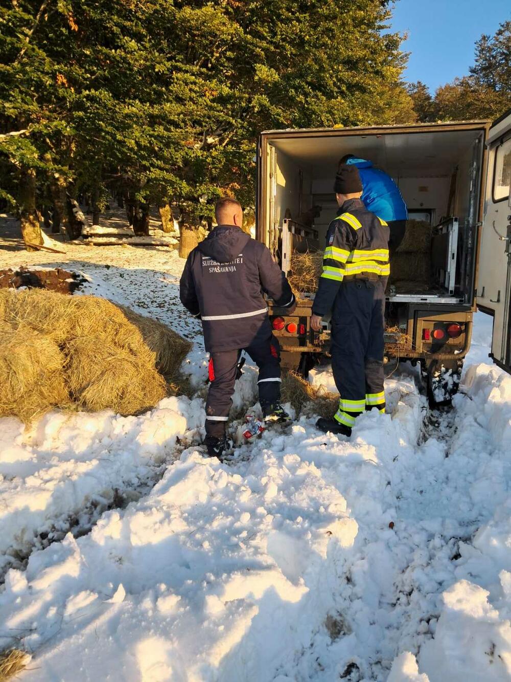 <p>Dostavljene osnovne životne namirnice za normalno funkcionisanje domaćinstva u otežanim zimskim uslovima</p>