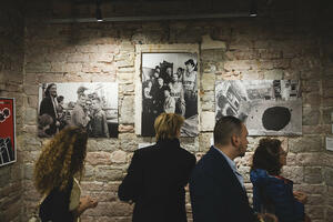 Izložba "Devedesete: od nepristajanja do otpora" na Cetinju