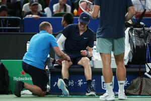 Siner se povrijedio u Šangaju i predao Griksporu meč
