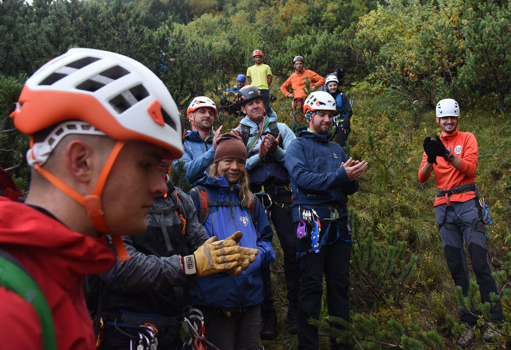 <p>Da bi neko dobio zvanje gorskog spasioca, mora sve da zna na ispitu, u suprotnom - pada, kaže prvi čovjek GSS-a Željko Loncović</p>