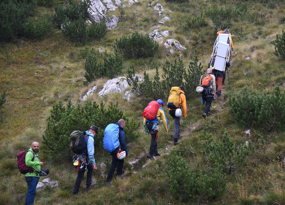 <p>Da bi neko dobio zvanje gorskog spasioca, mora sve da zna na ispitu, u suprotnom - pada, kaže prvi čovjek GSS-a Željko Loncović</p>