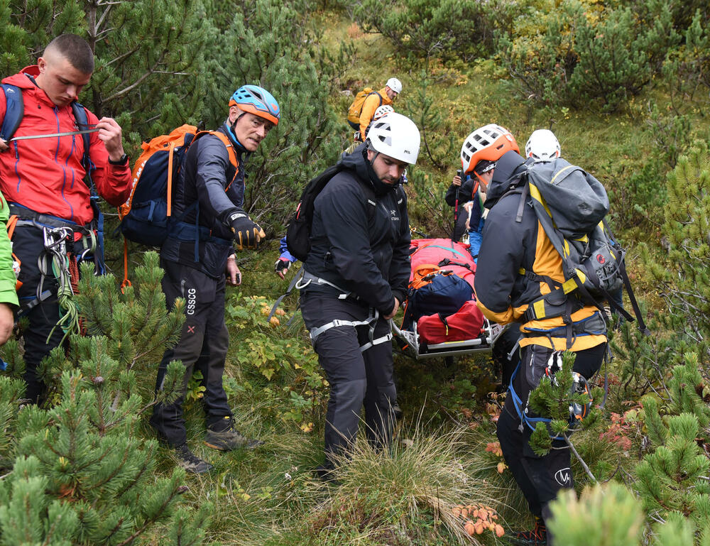 <p>Da bi neko dobio zvanje gorskog spasioca, mora sve da zna na ispitu, u suprotnom - pada, kaže prvi čovjek GSS-a Željko Loncović</p>