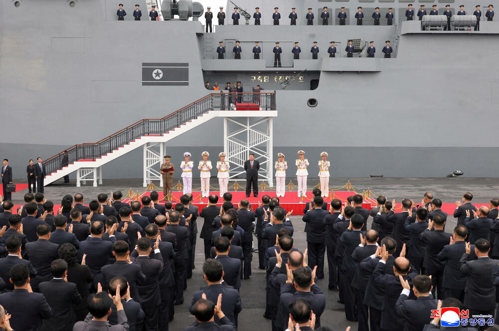 Lider Sjeverne Koreje posjetio novi ratni brod težak 5.000 tona