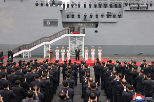 Lider Sjeverne Koreje posjetio novi ratni brod težak 5.000 tona