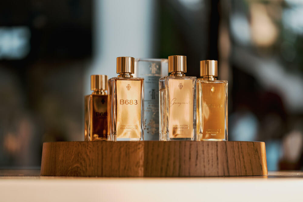 <p>Ako bi parfimerstvo imalo “hitmejkera”, onda bi to bio Quentin Bisch. Svjetski priznati parfimer koji je potpisao desetine bestselera s pravom se smatra jednim od najboljih na svijetu.</p>