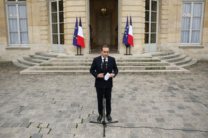 Premijer Francuske podnio ostavku, dan nakon što je imenovao...