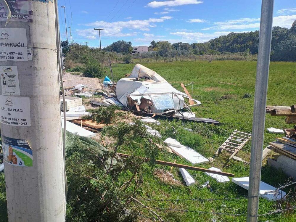 <p>Nevrijeme u mjestu kod Ulcinja u nedjelju oko 22.20h</p>